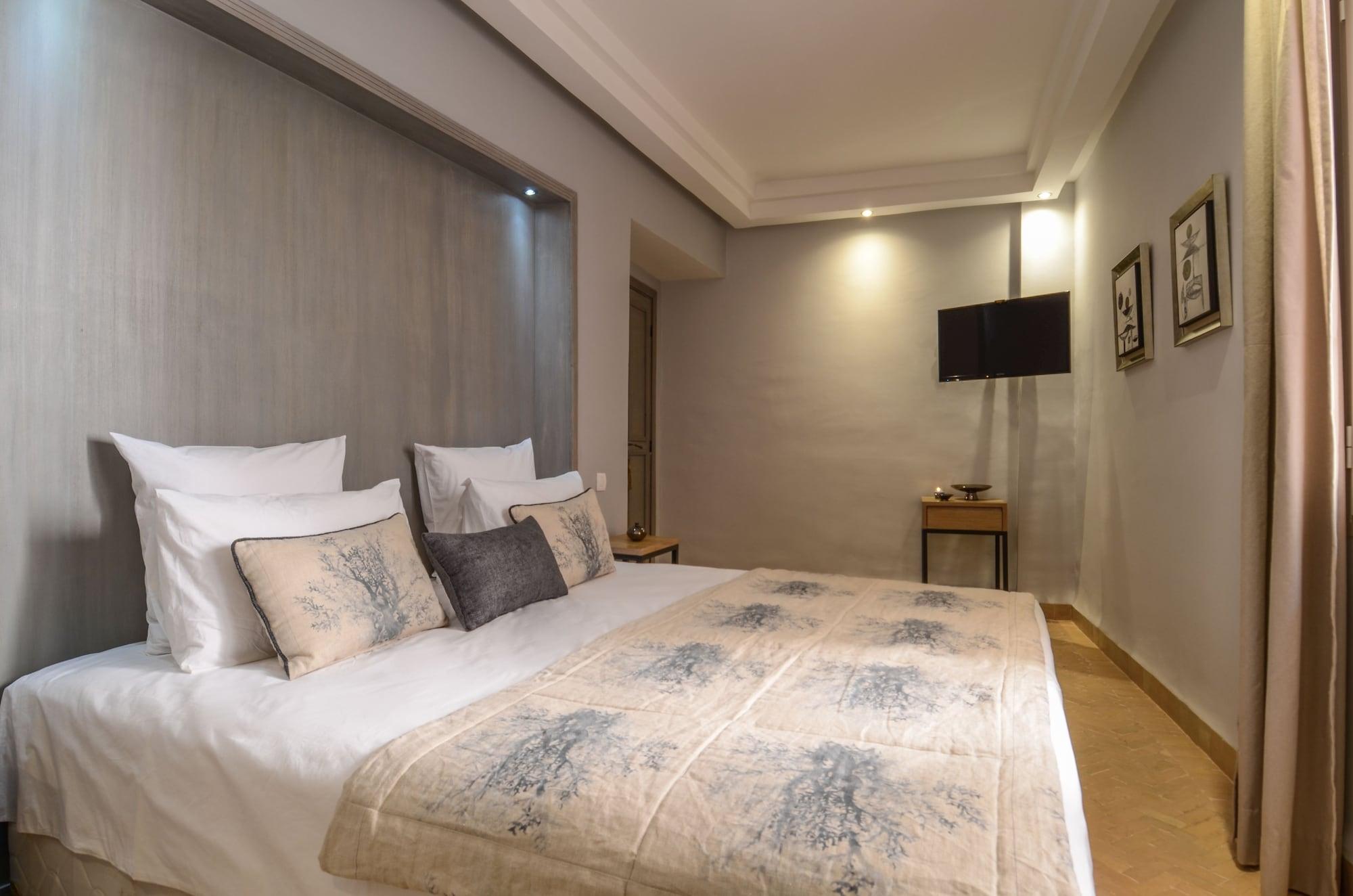 Ayni Bed & Breakfast 4*